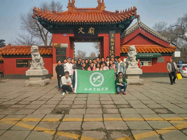 “古典书香 文庙诵吟”旅游烹饪学院举办世界诗歌日主题活动