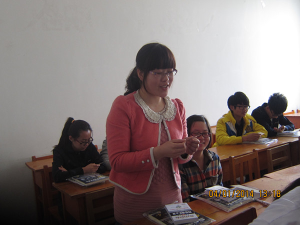捐一缕书香,献一片真情 ----旅游烹饪学院为特困生捐助学习资料