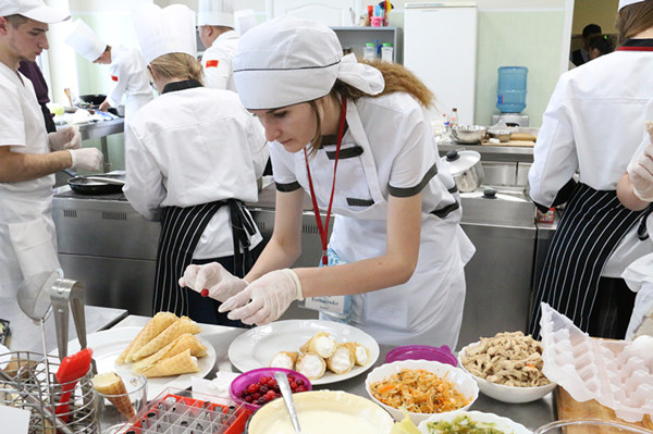 2016年中俄大学生烹饪技能大赛圆满结束 旅游烹饪学院再获佳绩