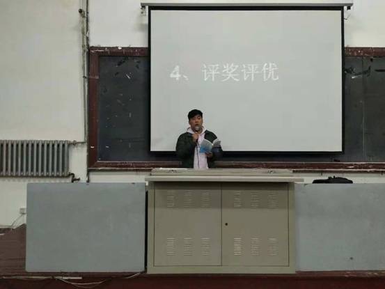 旅游烹饪学院2018级学生学习《哈尔滨商业大学学生手册》年级会纪实