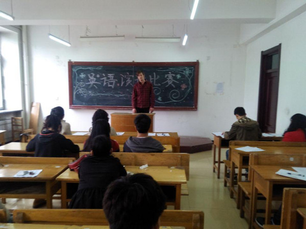 旅游烹饪学院成功举办2014年大学生英语演讲大赛南区赛点初赛