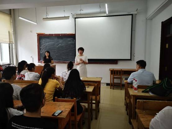 旅游烹饪学院召开新学期学生干部大会