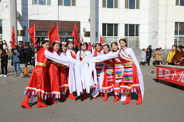 “快闪”舞动青春——旅游烹饪学院喜迎十九大系列活动