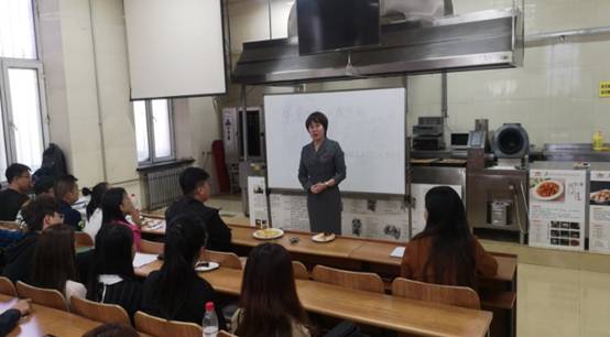 旅游烹饪学院举行“守望乡愁，共度中秋”茶话会