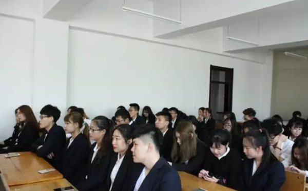 旅游烹饪学院2014级学生会换届大会圆满落幕